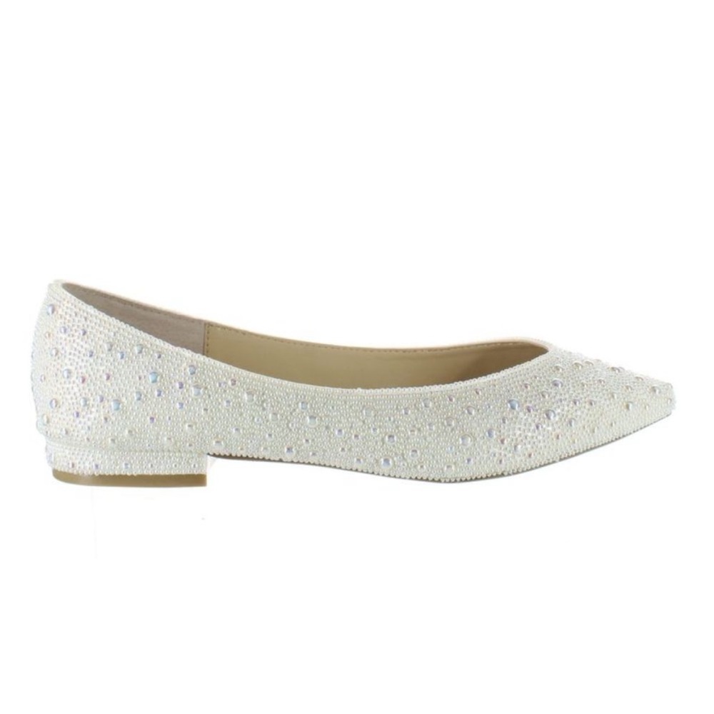Betsey Johnson Women’s Jude White Casual Flats Size 8.5